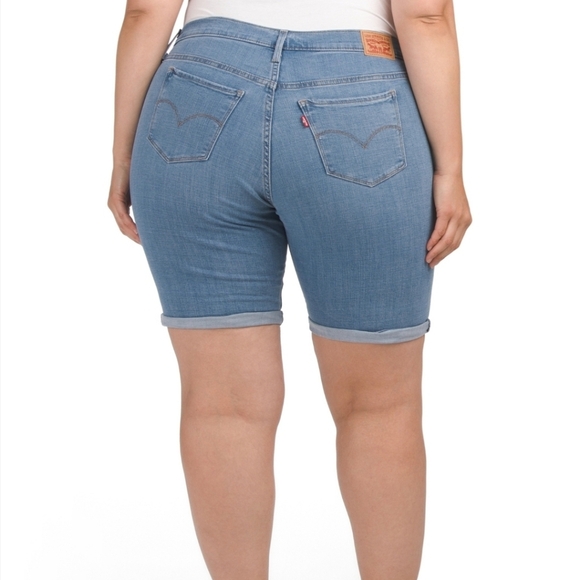 🔹️Levis🔹️Women's Plus Classic Bermuda Blue Denim Shorts Size 24 - Picture 2 of 2